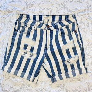 *FINAL PRICE* Forever 21 Striped Distressed Shorts // Size 24